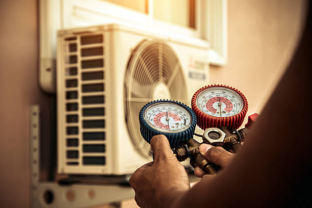 Professional Hvac Installation technician working in Lacoochee, FL